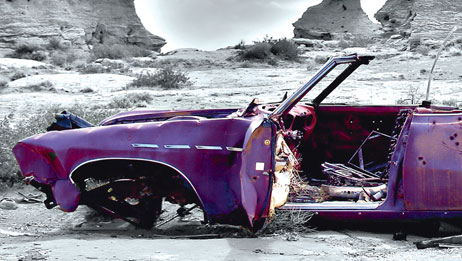Pinker Cadillac in Wüste
